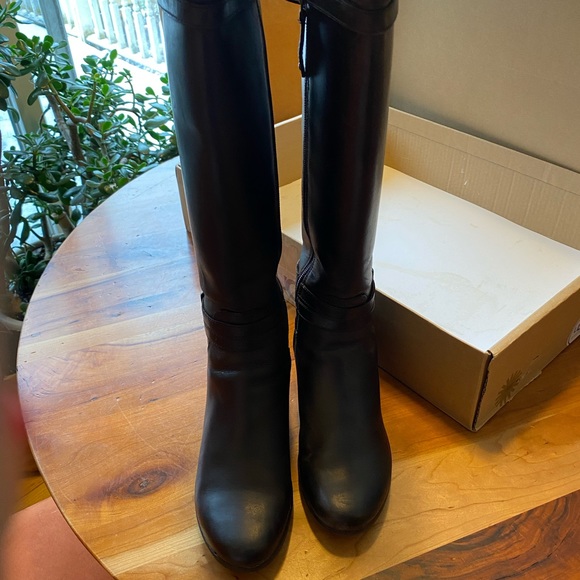 Women Ugg boots - Picture 7 of 7